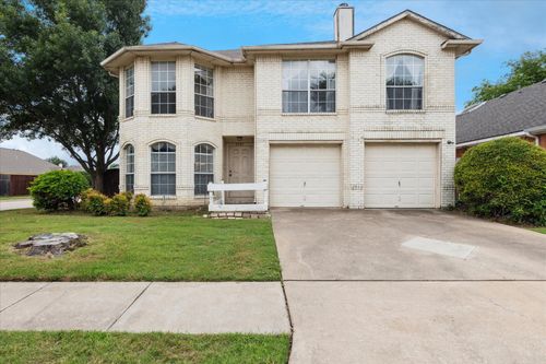 5701 Indian Hill Dr, Arlington, TX, 76018-2401 | Card Image