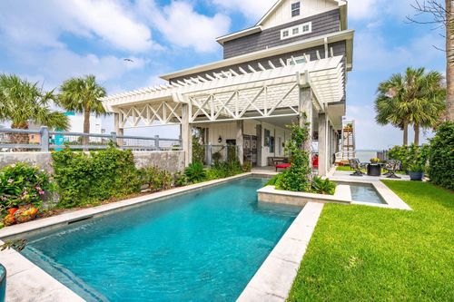 12 Tiki Cir, Tiki Island, TX, 77554-6194 | Card Image