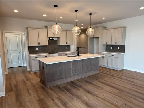 880 S Verona Cir, GRAFTON, WI, 53024-1264 | Card Image