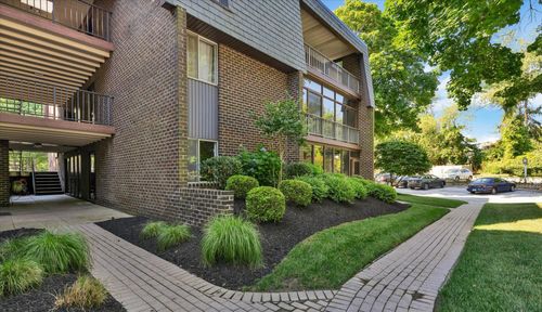 2-5 Stonehenge Cir, PIKESVILLE, MD, 21208-3226 | Card Image