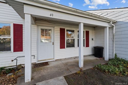 49 Freedom Ln, Coram, NY, 11727-3232 | Card Image