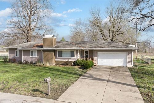 139 Woodland Rd, Lansing, KS, 66043-1238 | Card Image