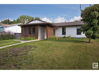 3849 62 St Nw, House other with 3 bedrooms, 2 bathrooms and null parking in Edmonton AB | Image 2