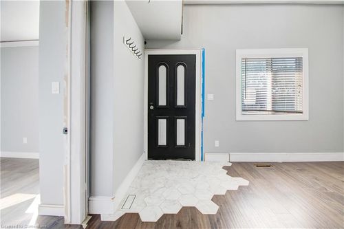 85 E 37th St, Hamilton, ON, L8V4B1 | Card Image