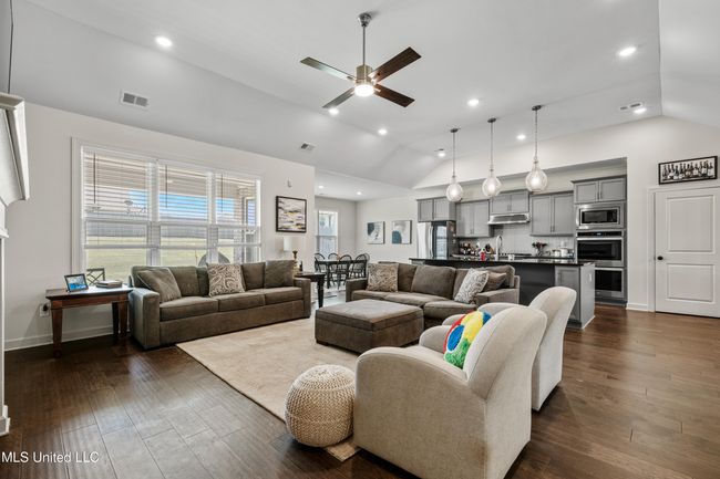 Living Room to Kitchen | Image 6