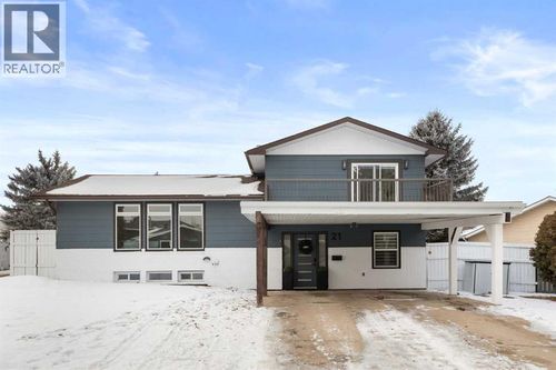 21 Greenwood Crt Sw, Medicine Hat, AB, T1A7X7 | Card Image