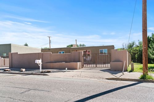 995 Camino Del Gusto, Santa Fe, NM, 87507-5118 | Card Image