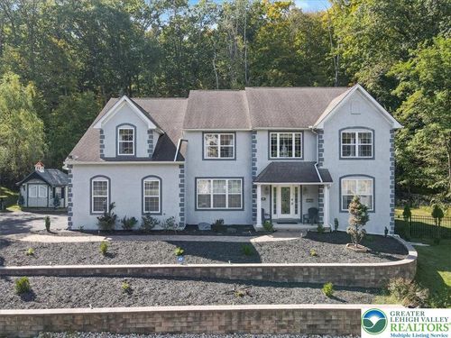 386 Shawnee Valley Dr, East Stroudsburg, PA, 18302-7799 | Card Image