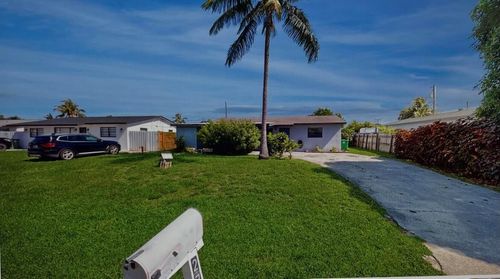 2775 Floweva St, Palm Springs, FL, 33406-6633 | Card Image