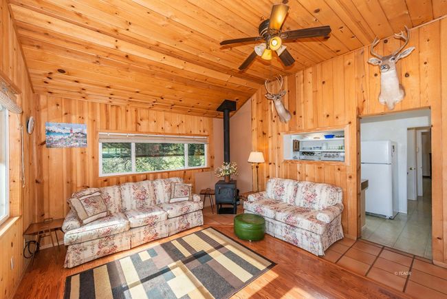 Living room Main Home, with Lake | Image 16
