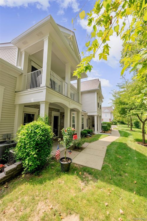 25945 Waterway Dr, Harrison Township, MI, 48045-3064 | Card Image
