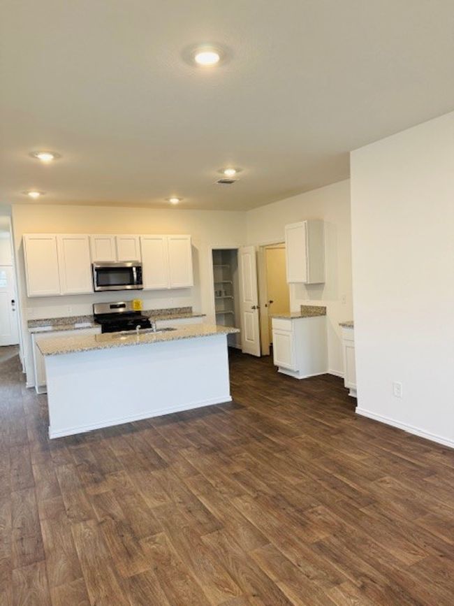425 Frogmore Loop, House other with 4 bedrooms, 3 bathrooms and 2 parking in Uhland TX | Image 14