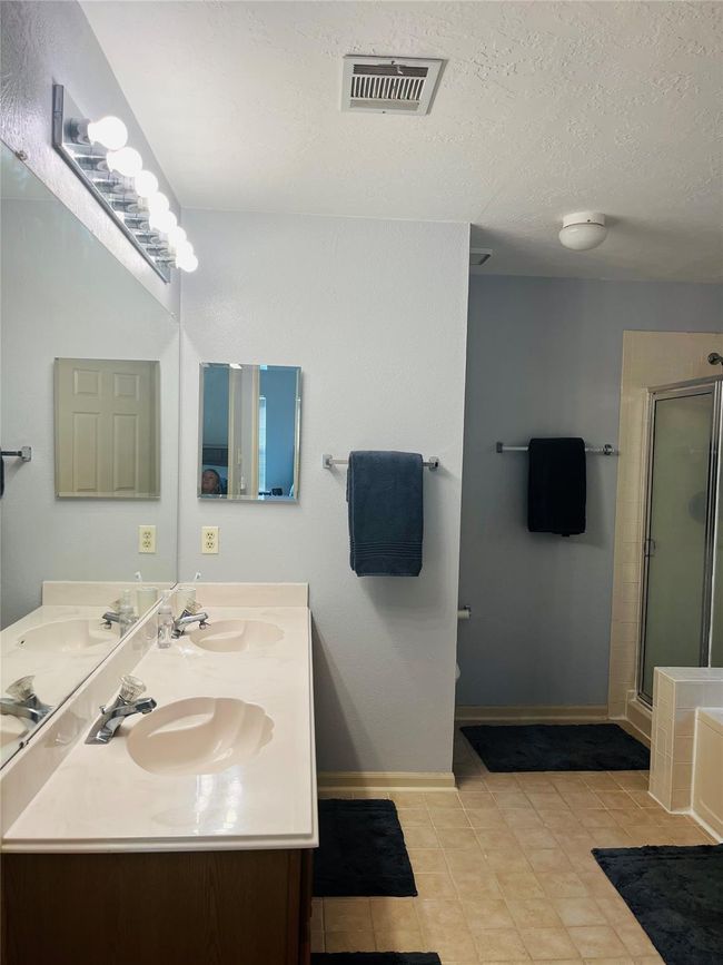 PRIMARY BATHROOM DUAL VANITY | Image 31