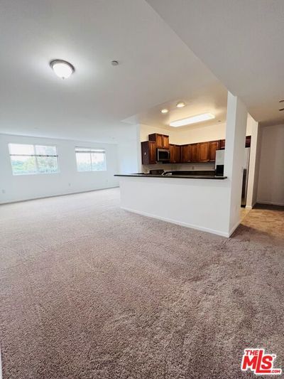 310 - Sherman Way, Condo with 2 bedrooms, 2 bathrooms and null parking in Van Nuys CA | Image 2