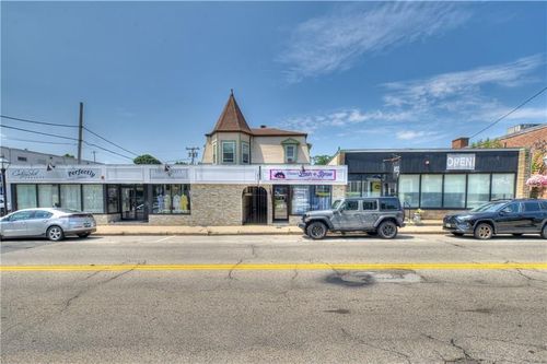 591 Main St, East Greenwich, RI, 02818-3645 | Card Image