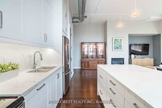 821 - 155 Dalhousie St, Condo with 2 bedrooms, 2 bathrooms and null parking in Toronto ON | Image 16
