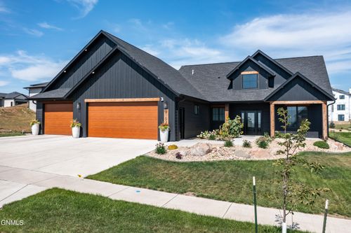 2102 Tule Ln, Bismarck, ND, 58503-1589 | Card Image