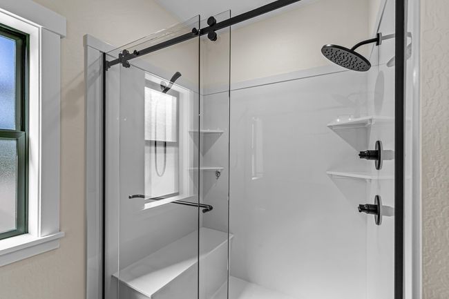 En Suite | Image 18