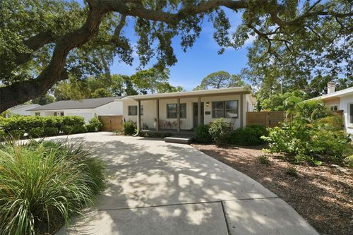 560 62nd Ave S, ST PETERSBURG, FL, 33705-5714 | Card Image