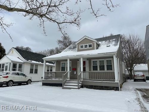 2202 Hollywood Ave, Grosse Pointe Woods, MI, 48236-1332 | Card Image