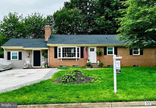 32 Hamilton Terrace Dr, Hamilton, VA, 20158-9548 | Card Image