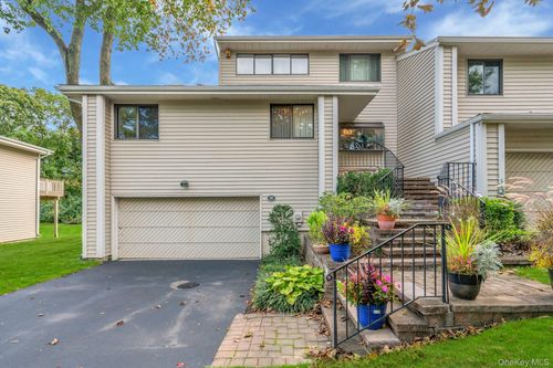 60 Chestnut Ln, Woodbury, NY, 11797-1917 | Card Image