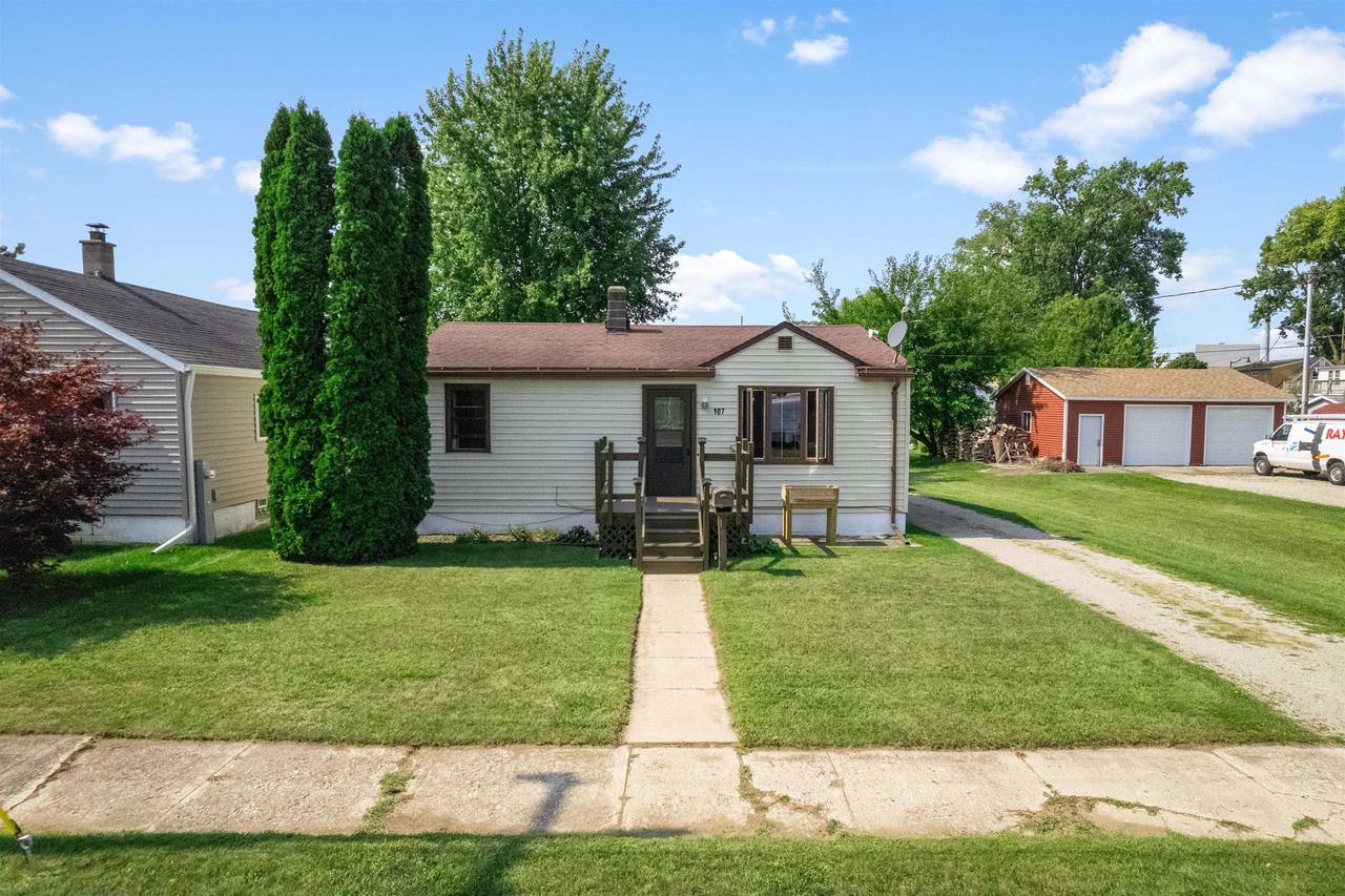 Williams St, Marinette, WI 54143