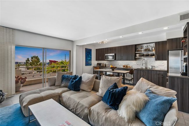APT-207 - 1131 Alta Loma Rd, Condo with 1 bedrooms, 2 bathrooms and 1 parking in West Hollywood CA | Image 6