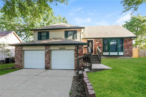 1920 E Sheridan Bridge Ln, Olathe, KS, 66062-2324 | Card Image