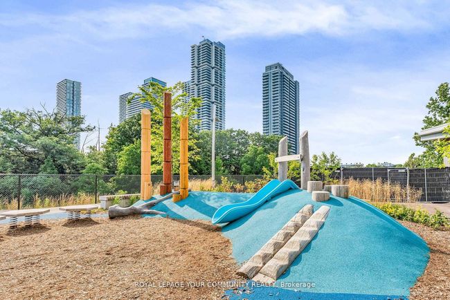 1703 - 2916 Highway 7, Condo with 2 bedrooms, 2 bathrooms and 1 parking in Vaughan ON | Image 45