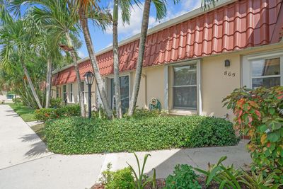 865 Worcester Lane, Condo with 2 bedrooms, 2 bathrooms and null parking in Lake Worth FL | Image 2