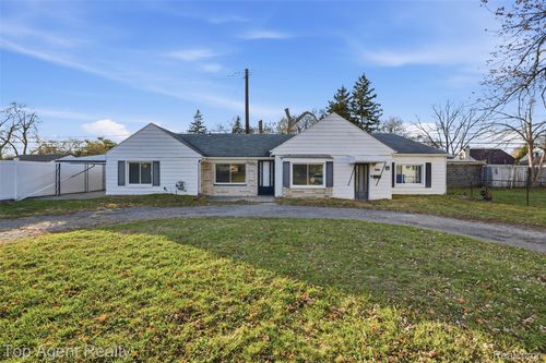 23615 Columbus Ave, Warren, MI, 48089-4440 | Card Image