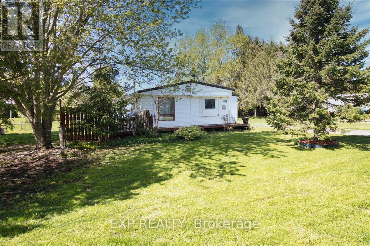 Residential in Chatham-Kent (Highgate) 4