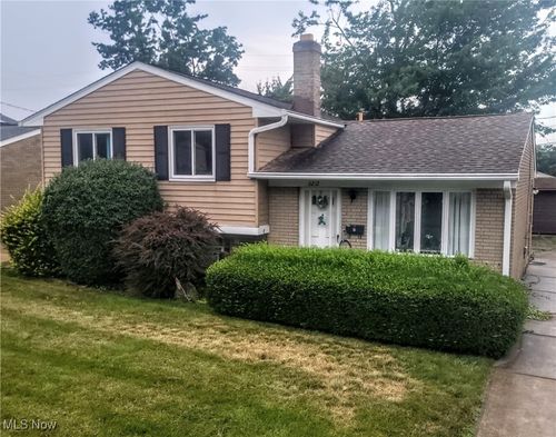 6212 Elmdale Rd, Brook Park, OH, 44142-3904 | Card Image