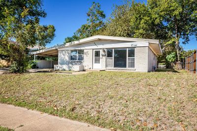 Ranch-style house featuring a front yard | Image 1