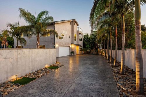 2743 Mesa Dr, Oceanside, CA, 92054-3716 | Card Image