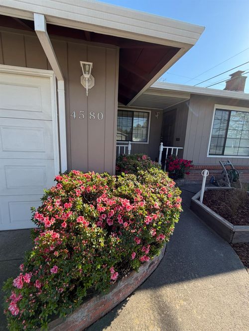 4580 26th Ave, Sacramento, CA, 95820-5120 | Card Image