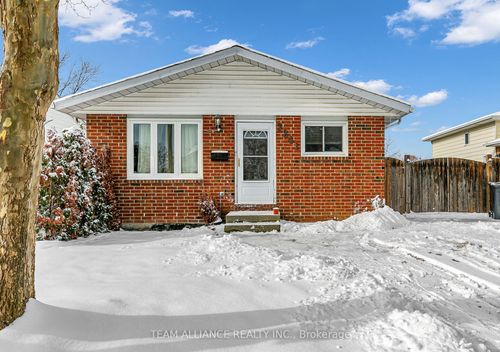 3241 Aurora Dr, Windsor, ON, N8R1Y9 | Card Image