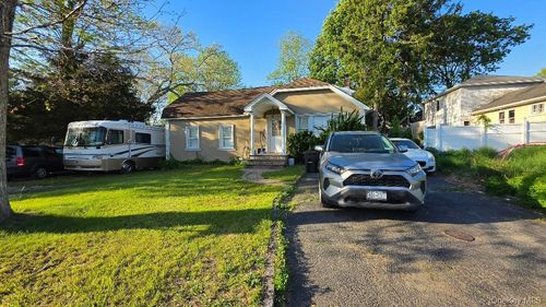 385 Half Hollow Rd, Deer Park, NY, 11729-1814 | Card Image