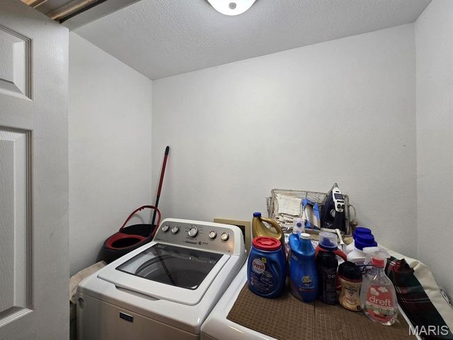 Laundry room with washer / dryer and a textured ceiling | Image 20