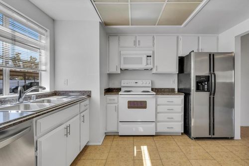 55893 Santa Fe Trl, Yucca Valley, CA, 92284-3140 | Card Image