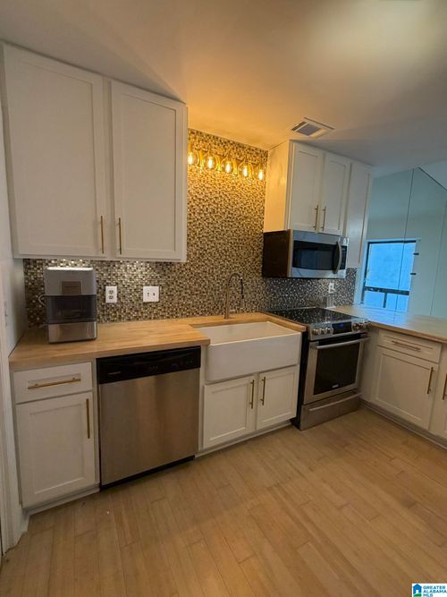 118-118 W Green, Vestavia, AL, 35243-1874 | Card Image