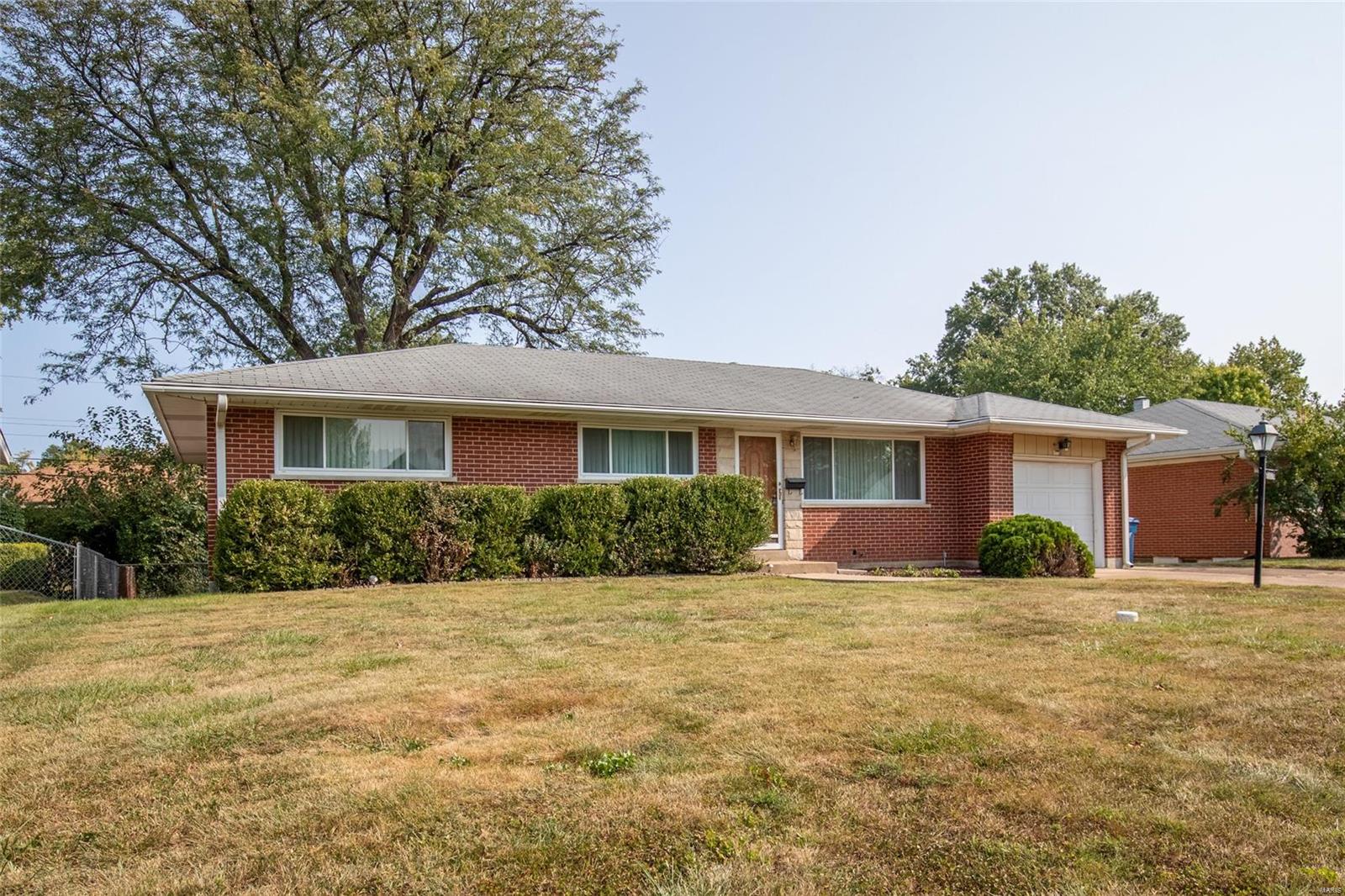 Apple Valley Dr, Saint Louis, MO 63123