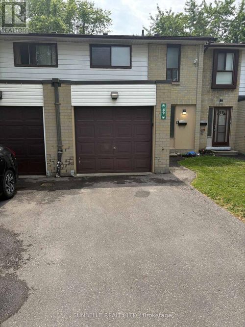 42 Fleetwood Crescent, Brampton (Southgate), ON, L6T2E5 | Card Image