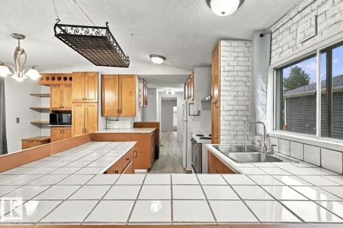2664 Lakeview Dr Nw, Edmonton, AB, T5S1T7 | Card Image