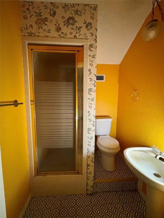 upstairs master bathroom | Image 26