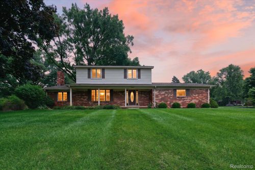 4910 Curtis Ln, Clarkston, MI, 48346-2728 | Card Image