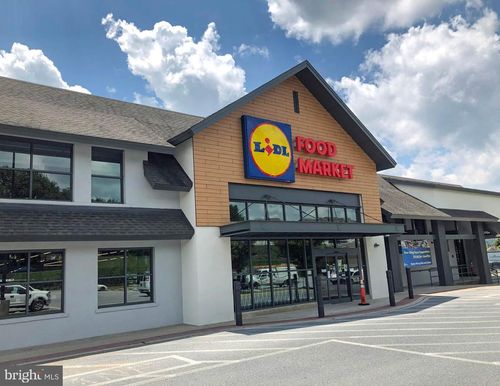 3564 Penn Ave, SINKING SPRING, PA, 19608-1112 | Card Image