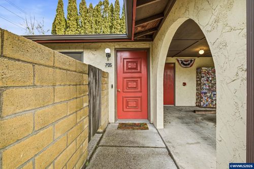 705 Nw 29th St, Corvallis, OR, 97330-5255 | Card Image