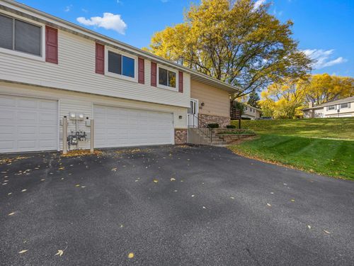 8434 W 97th St, Bloomington, MN, 55438-1663 | Card Image